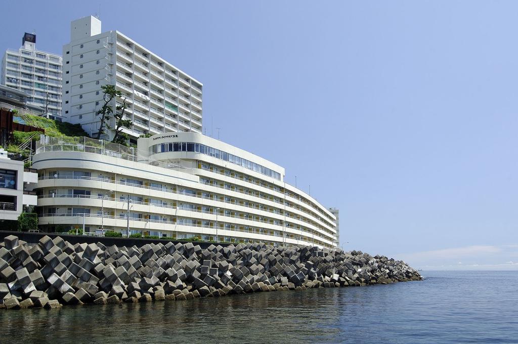 Отель Wisterian Life Club Atami Экстерьер фото