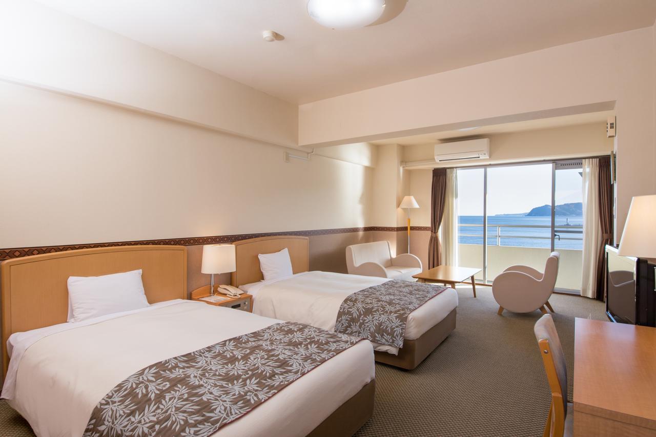 Отель Wisterian Life Club Atami Экстерьер фото
