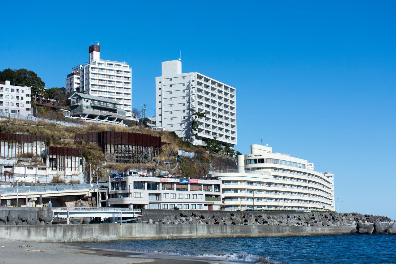 Отель Wisterian Life Club Atami Экстерьер фото