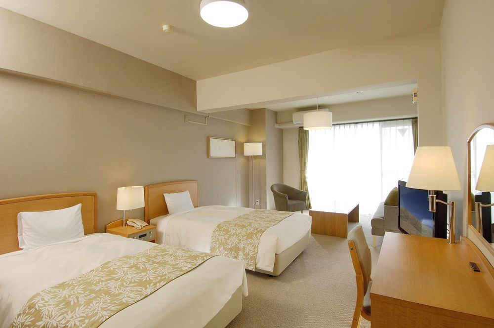Отель Wisterian Life Club Atami Экстерьер фото